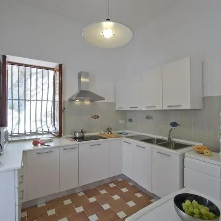 Sleeps 5 *
