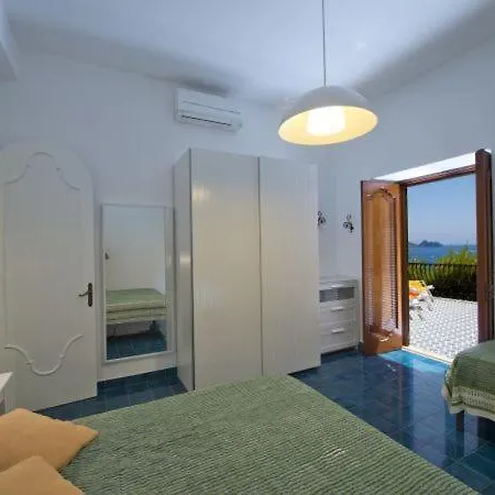 Sleeps 5 フローレ